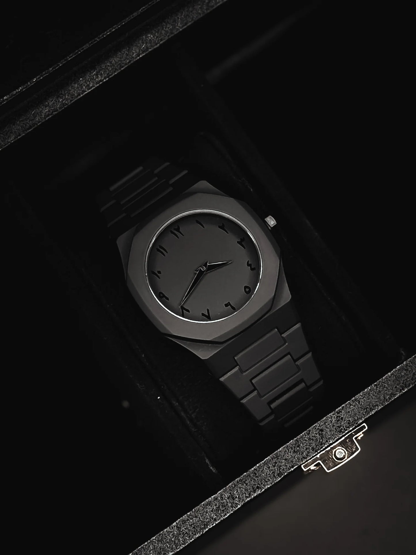 Black Arabic Aura Watch (Lightweight)